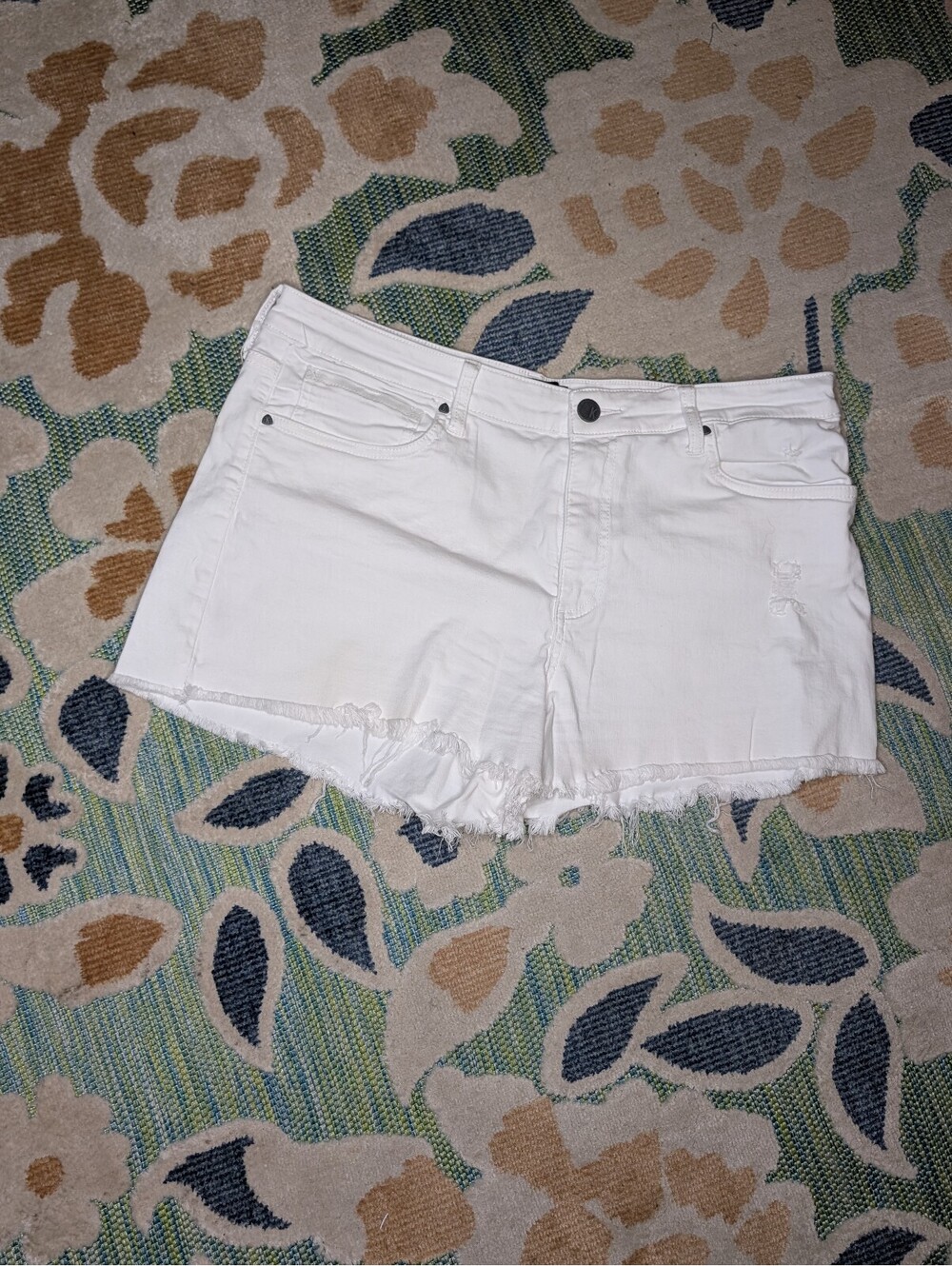 1921 - KUT from the Kloth White Denim Cut-Off Shorts Size 14 - Picture 2 of 10